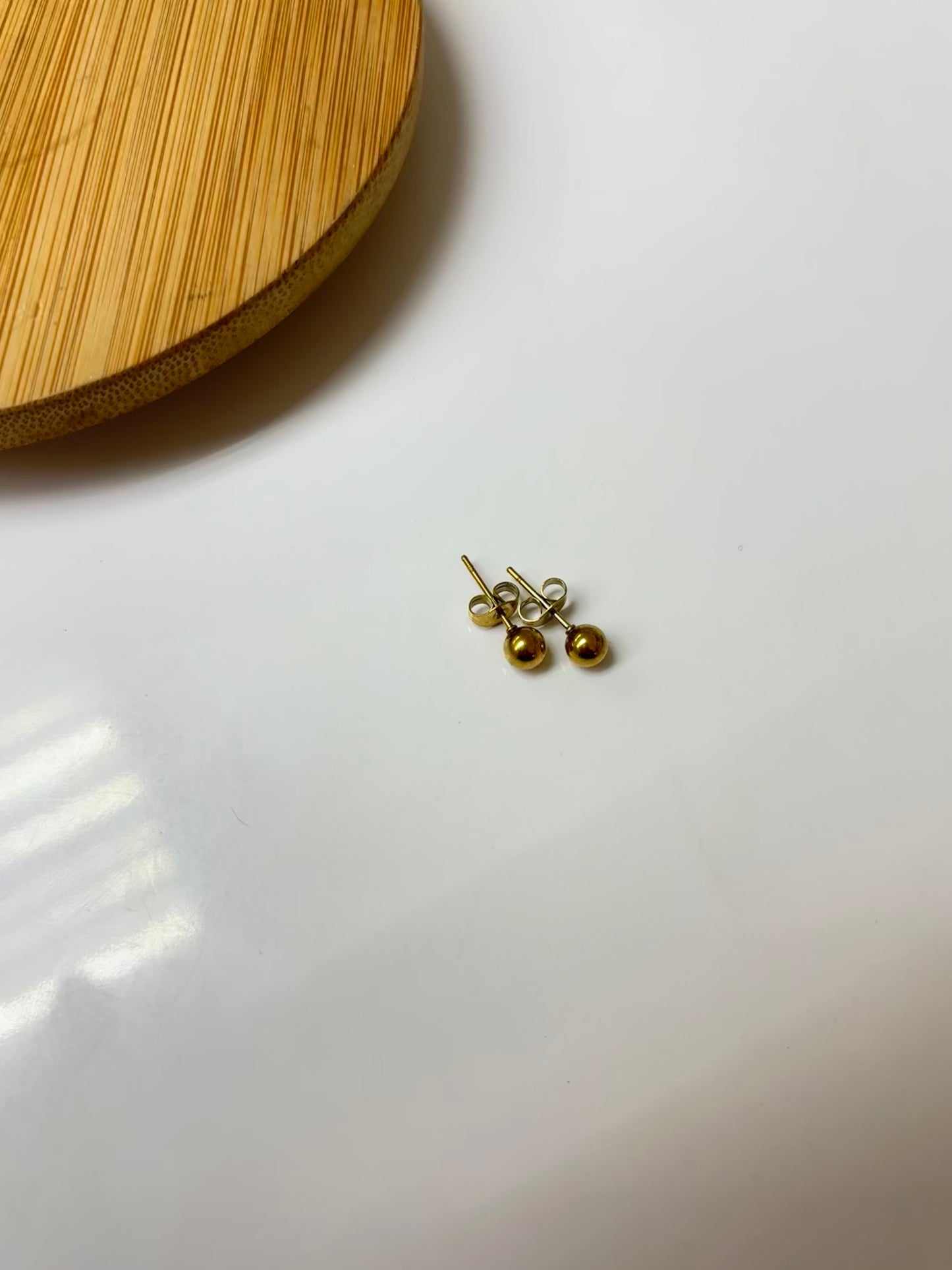 Golden pearl errings