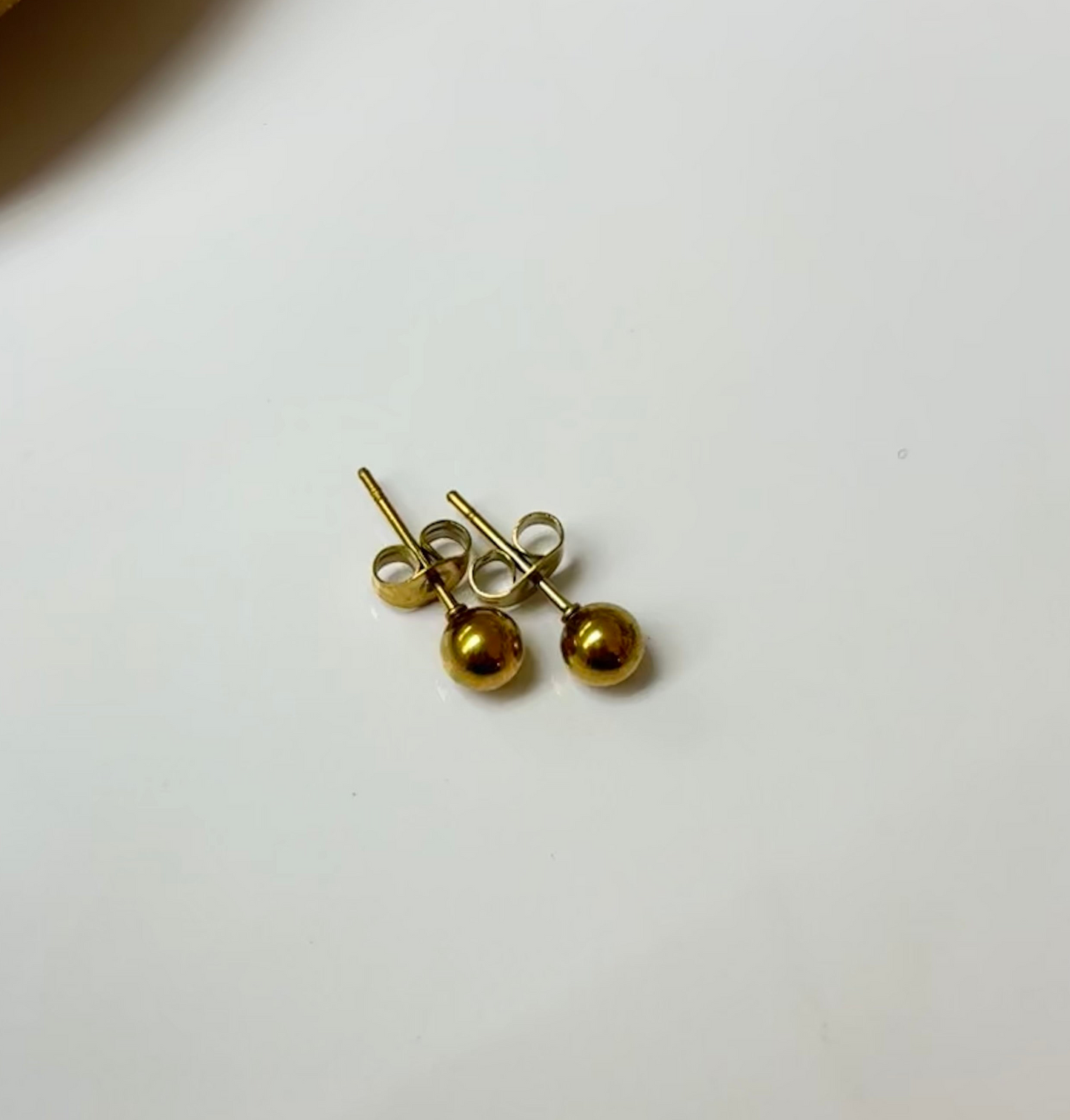 Golden pearl errings