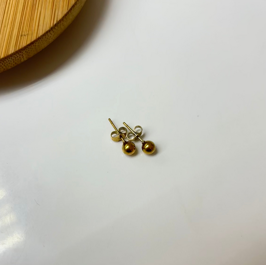 Golden pearl errings