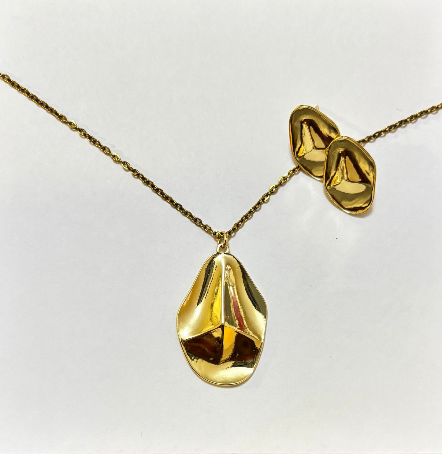 Golden leaf drop necklace